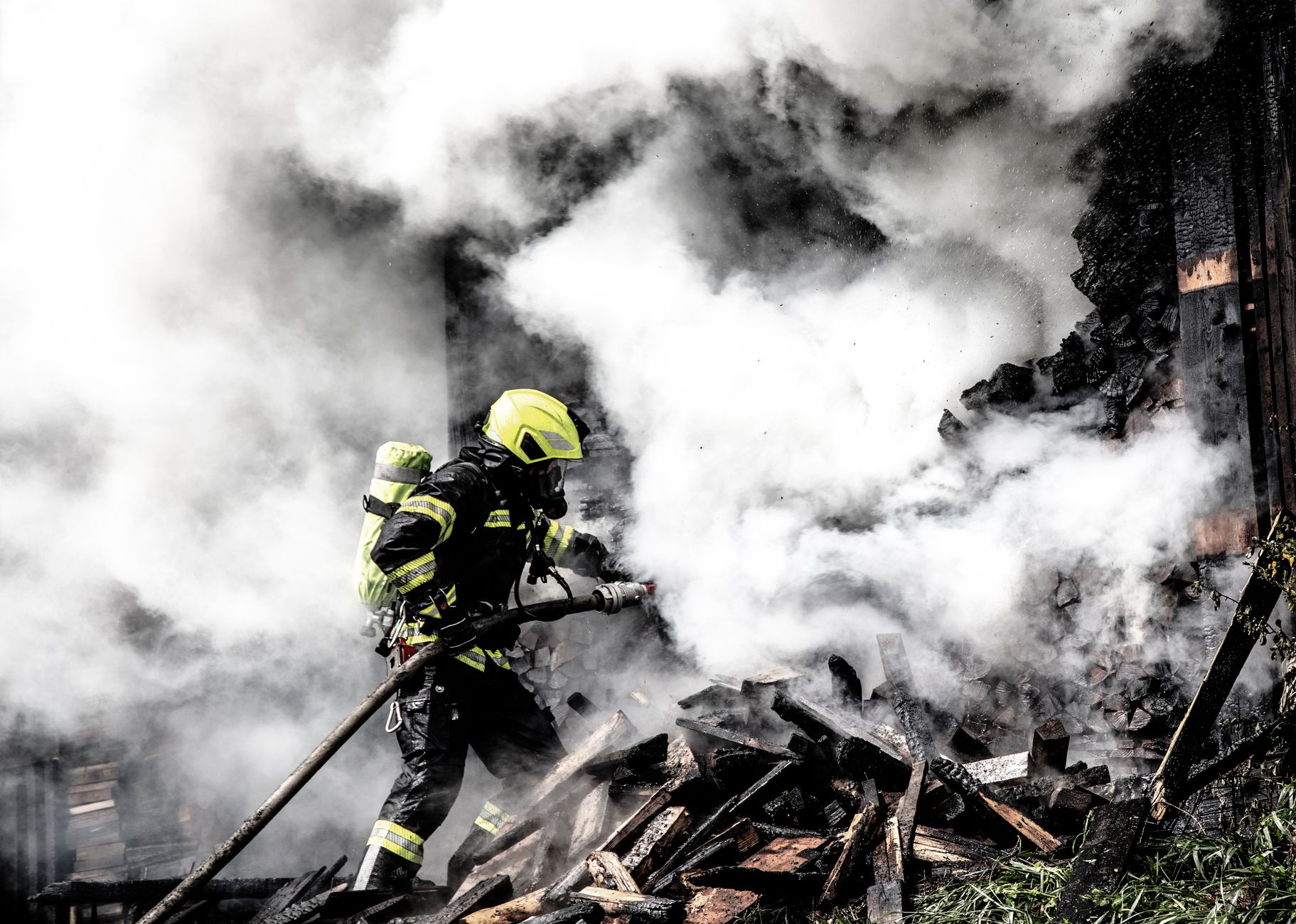 Can technology replace firefighters in fighting wildfires?