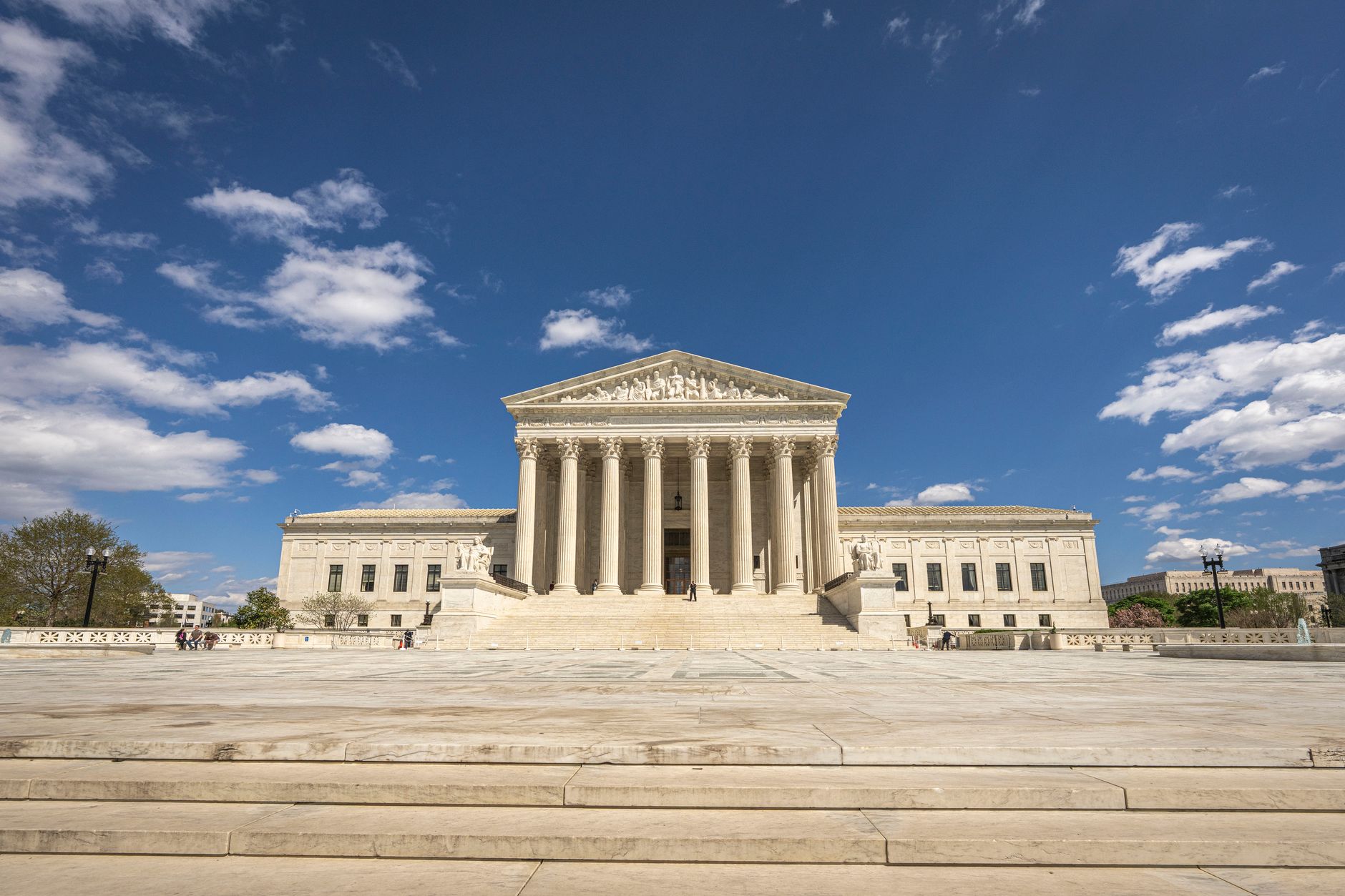 Trump urges Supreme Court to permit ballroom work to proceed