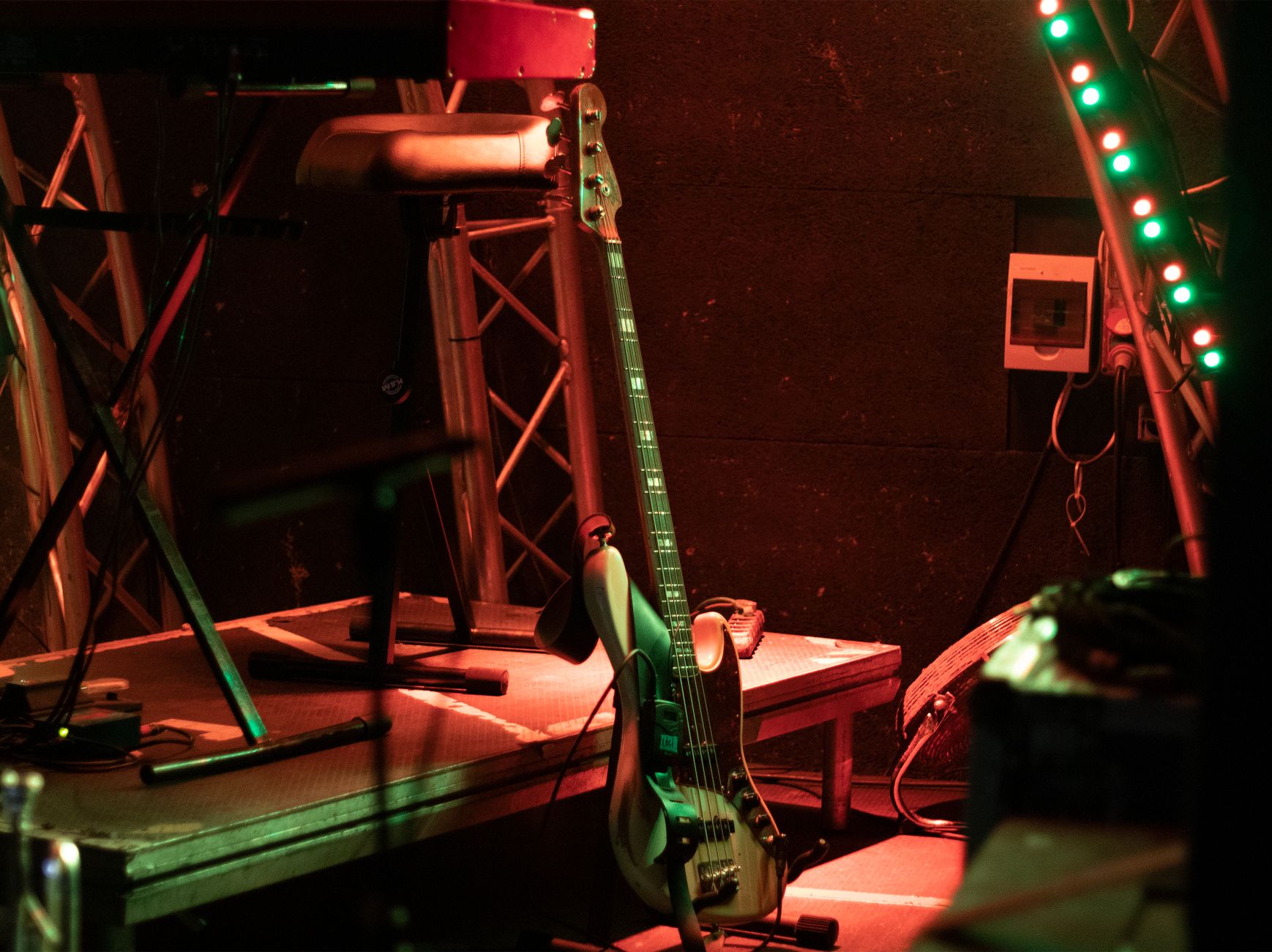 Musician proceeds with Fringe shows despite theft of treasured instruments