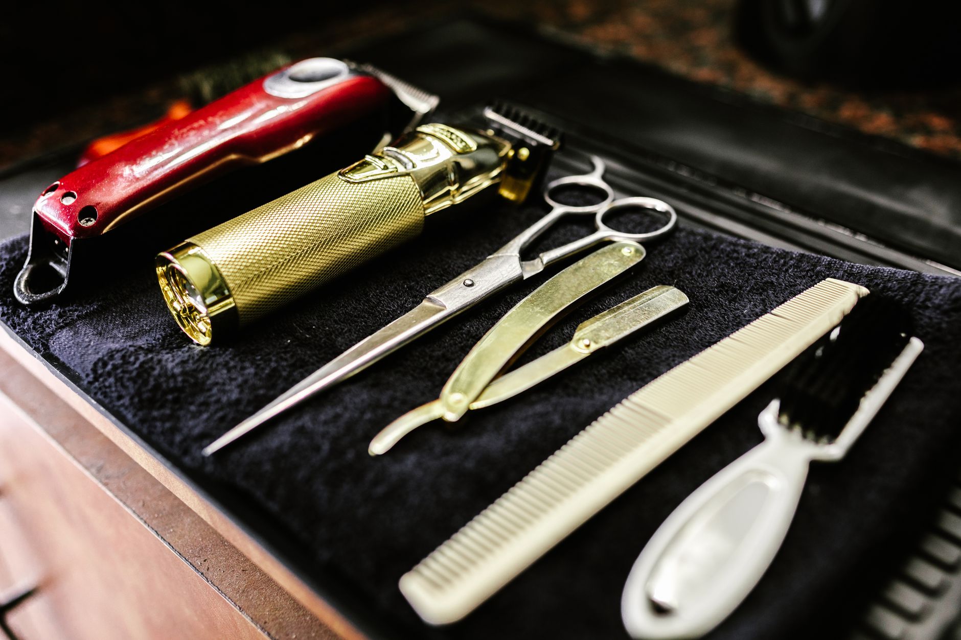 Barber provides free haircuts for back-to-school students