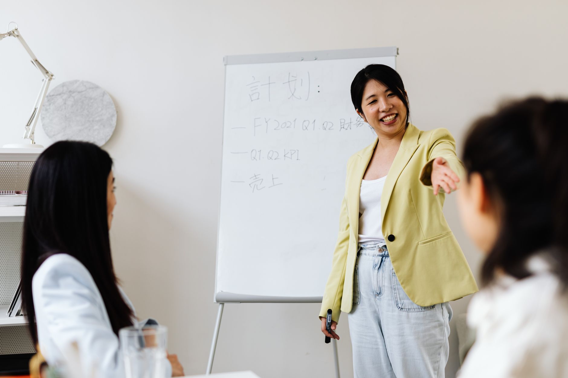 How AI Agents Learn and Share Skills to Tackle New Tasks More Effectively