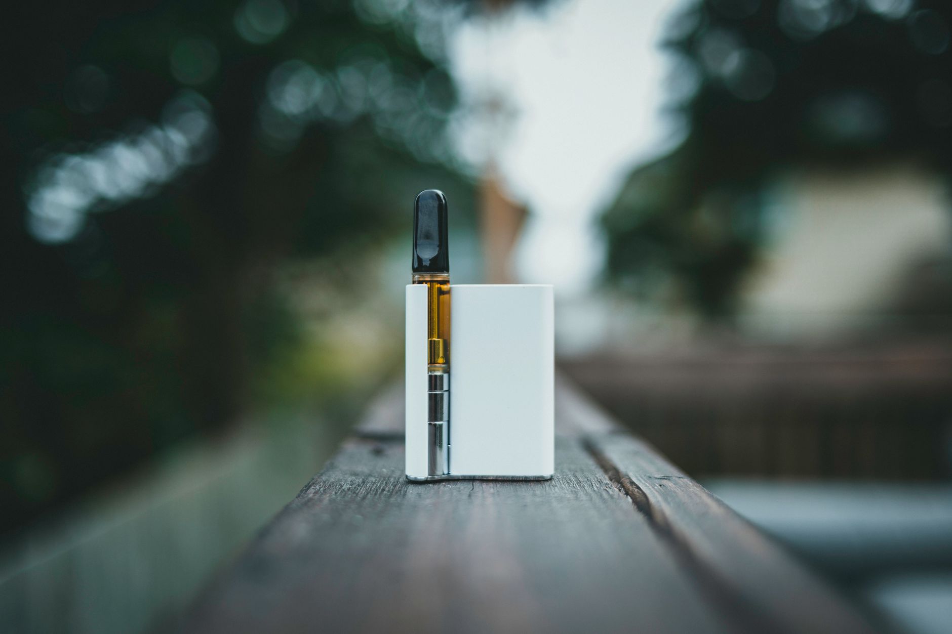 Nicotine vapes are the most effective method to quit smoking, review finds