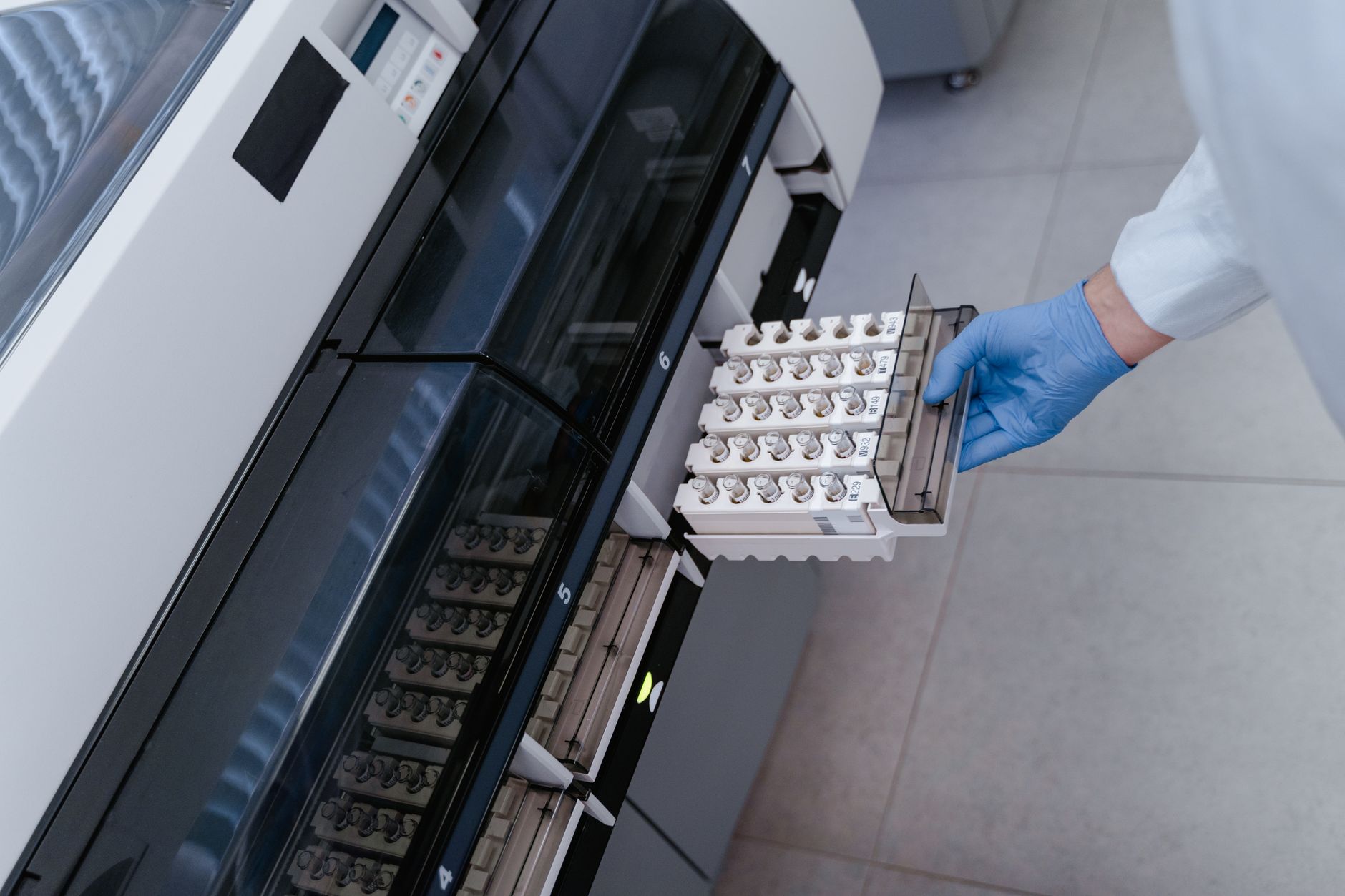 New advances in AI sampling reduce complexity for discrete diffusion models