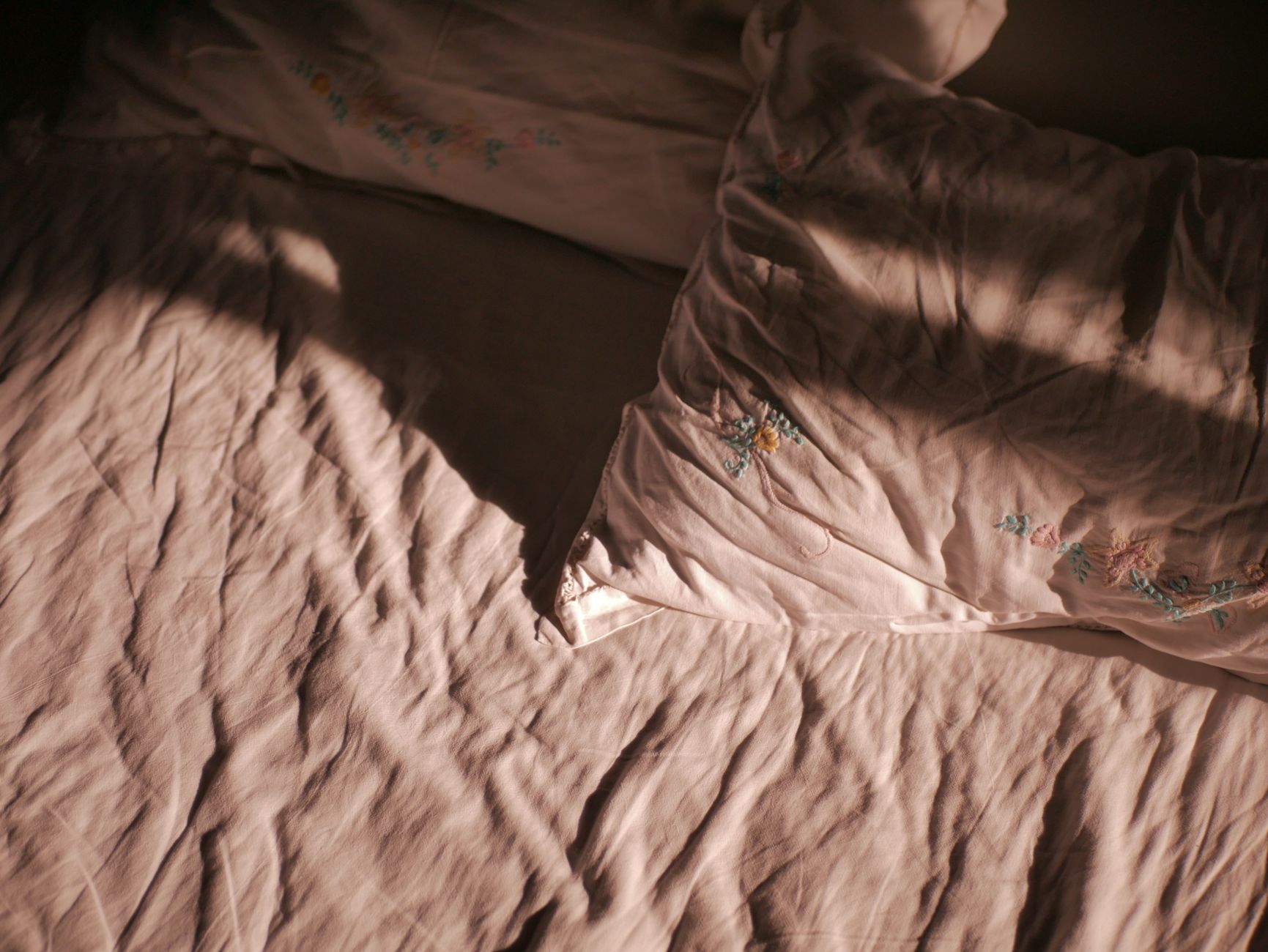 Expert Tips for Sleep-Deprived Freshers Include Fresh Bedsheets and Walks