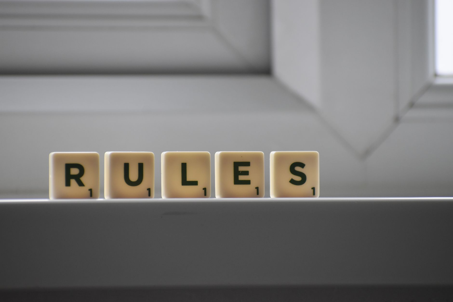 How Simple Copying Rules Shape the Behavior of AI Agents Working Together