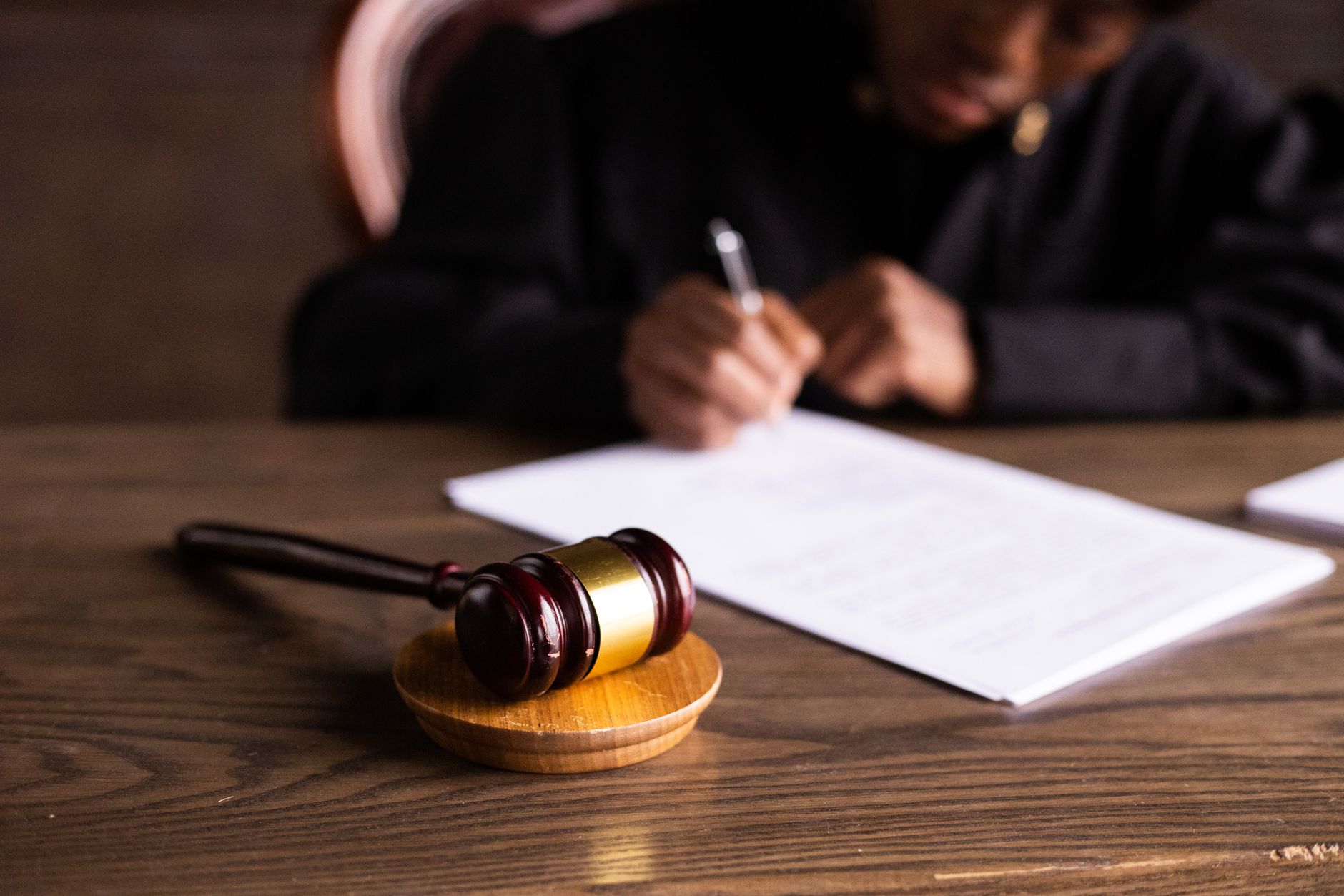 How AI Judges Summaries: New Study Reveals What Happens Inside Large Language Models