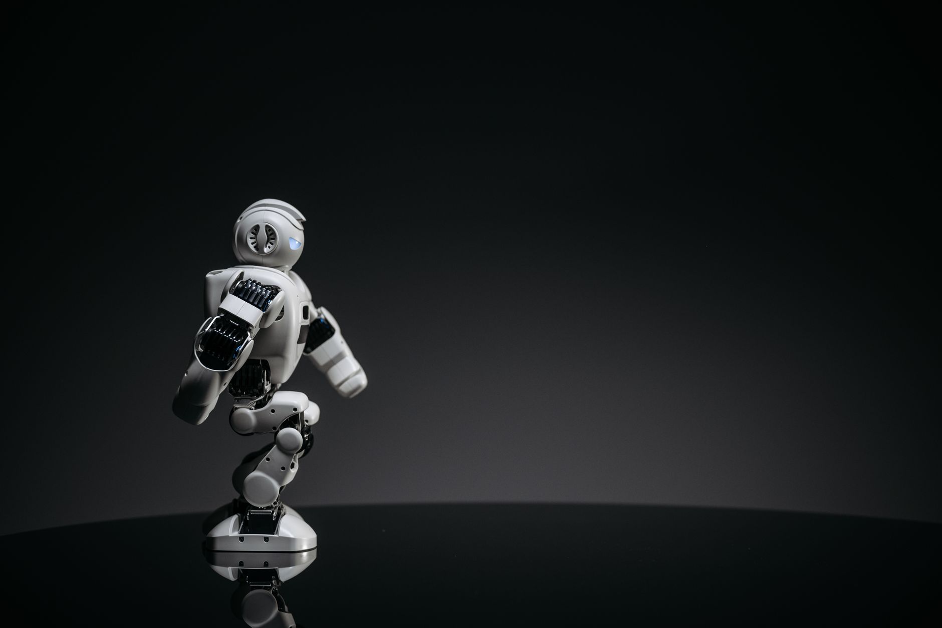 Vision-language models for robots struggle to give consistent feedback when instructions are reworded