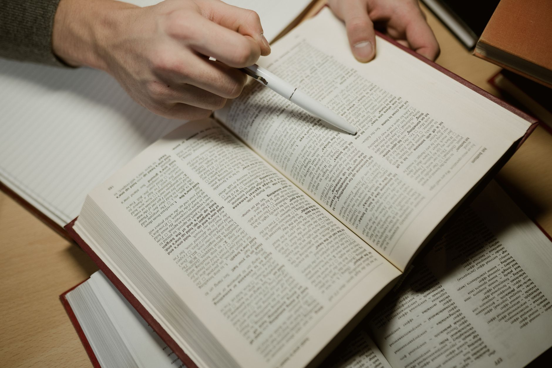 Language Models Take on the Wikipedia Game to Test Their Information-Finding Skills