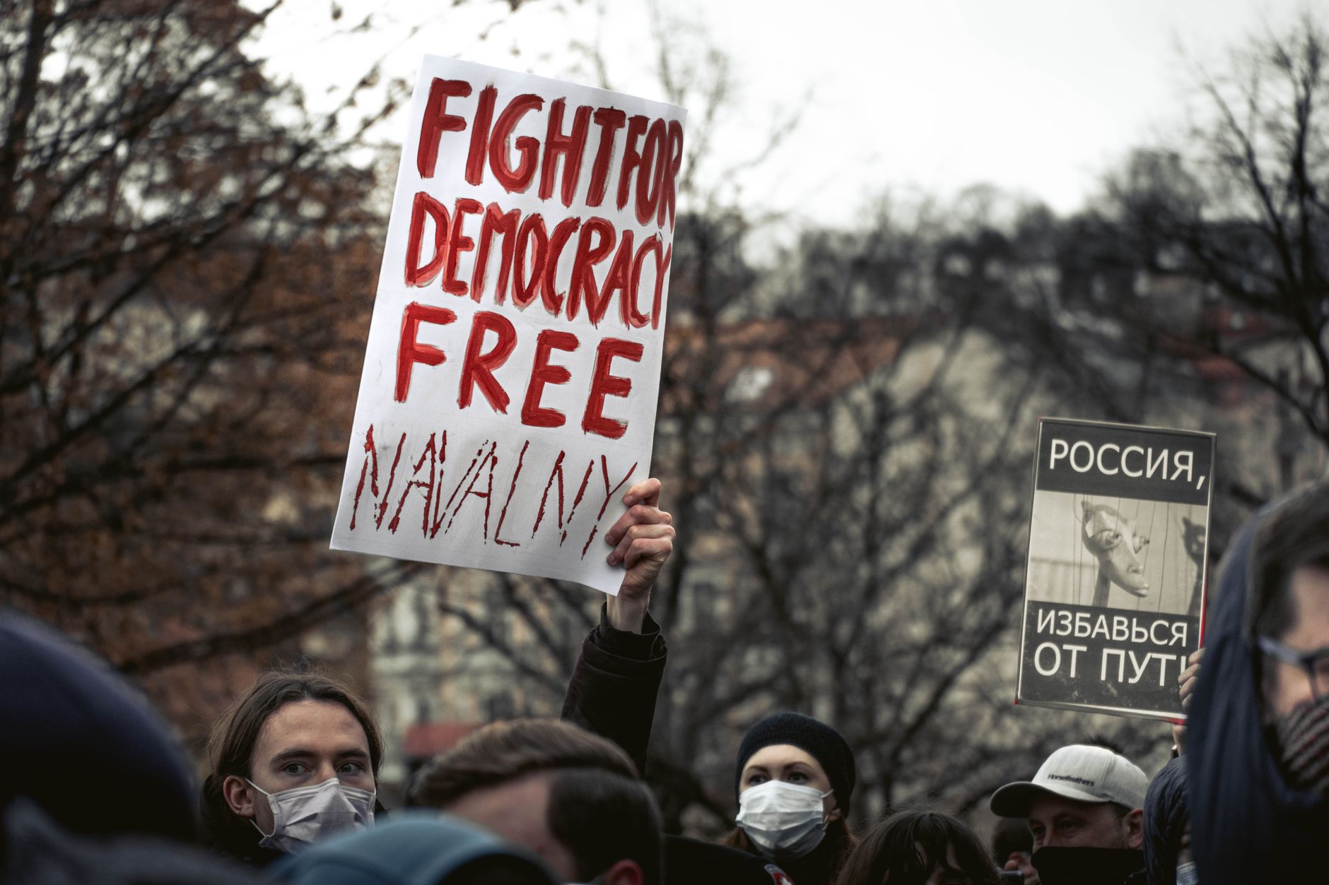 Former Ukrainian prisoners say freed US citizen was tortured in Russian jail