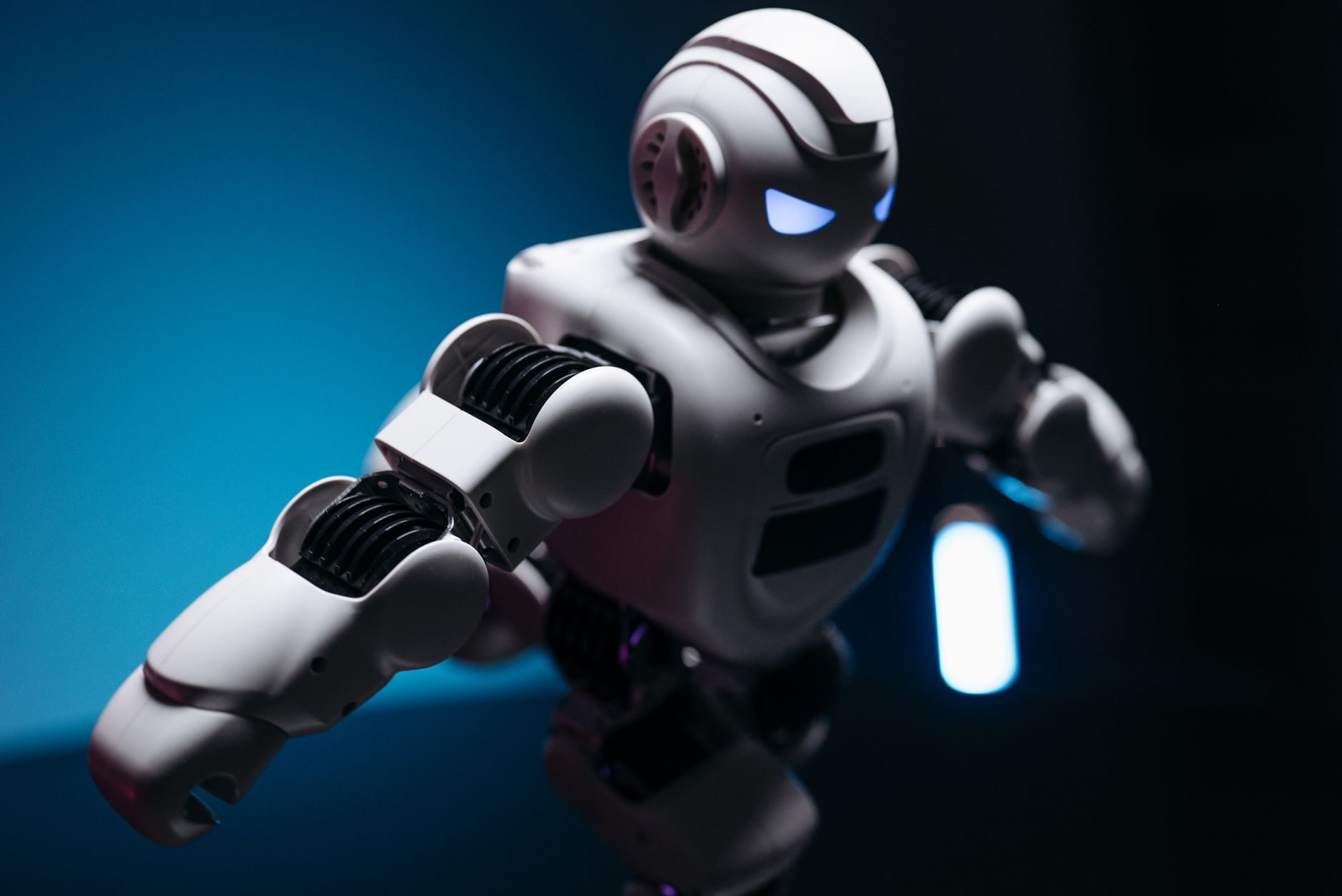 Humanoid Robots Learn to Move Like Humans Using Massive Motion Data