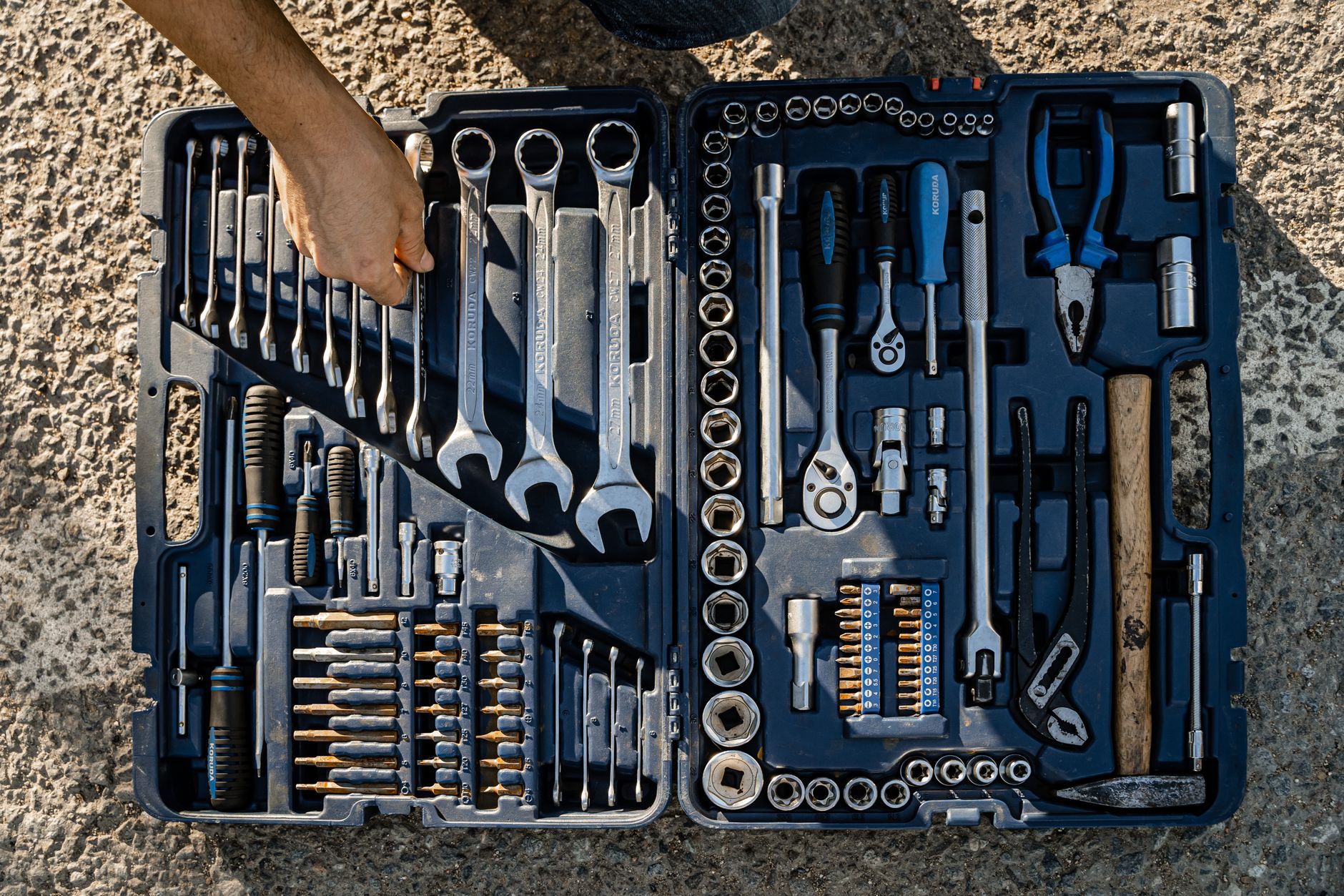 RobustRLlib offers a new toolkit to make AI systems more reliable in unpredictable real-world situations